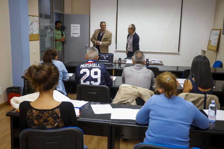 El Ayuntamiento inicia los cursos de formación a los vecinos de las Rehoyas para crear Cooperativas con las que combatir el paro