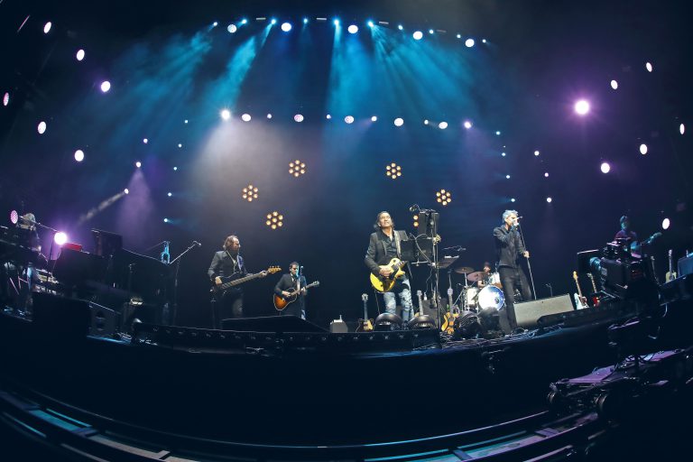 Los Secretos, Miguel Ríos, Mikel Erentxun o Rozalén: las mejores actuaciones del homenaje a Enrique Urquijo