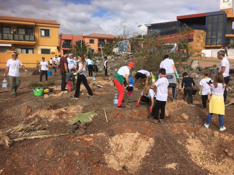 Telde planta 500 árboles en la primera fase del proyecto del Mes Forestal en Jinámar y Melenara