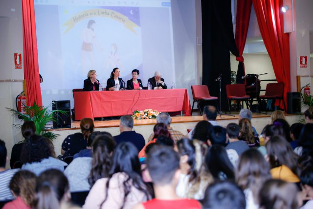 PRESENTA LIBRO LUCHA CANARIA