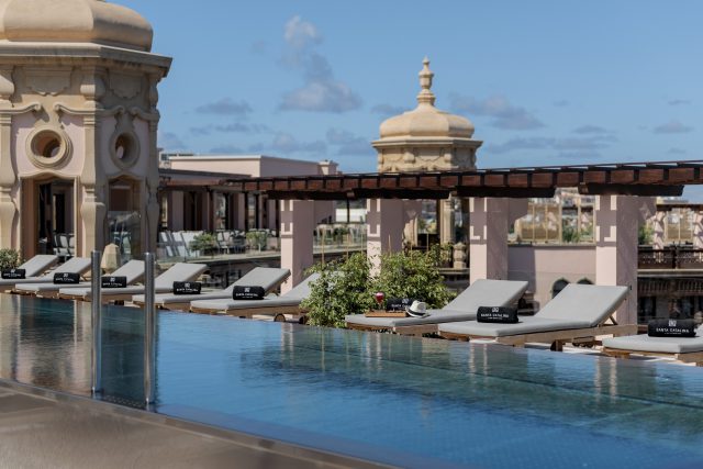 La reapertura del histórico hotel Santa Catalina devuelve un emblema cultural a la sociedad canaria 15 Santa Catalina Rooftop Dia