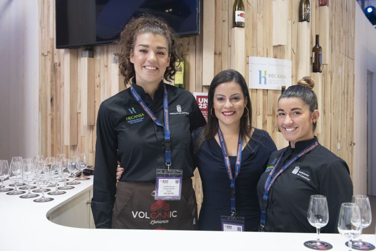 Dos estudiantes de Hecansa participan en la World Travel Market de Londres 