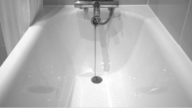 Una anciana convive con el cadáver de su hijo durante seis años: le lavaba y le cambiaba la ropa