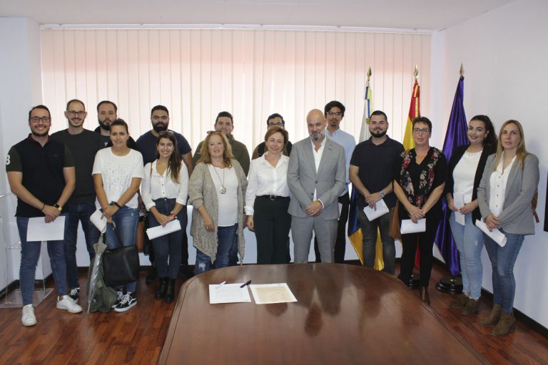 Quince estudiantes de diferentes titulaciones de grado de la ULL reciben las becas concedidas por PhilipsMorris