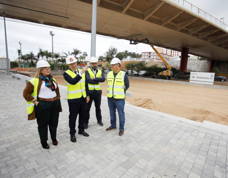 El Ayuntamiento ultima las nuevas canchas de ecuavoley en el Parque de la Ballena