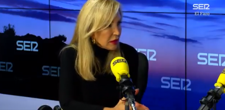 Carmen Lomana desvela cómo metió su sujetador en el sudario de su marido