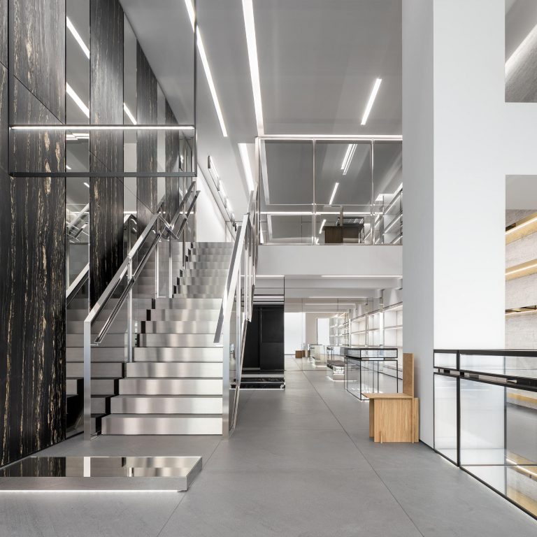 Roban 140.000 euros en bolsos en una tienda de Madrid