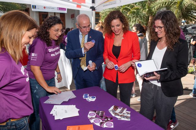 Los Puntos Violetas de Gran Canaria han atendido a 16 mujeres y 8 menores víctimas de violencia sexual en fiestas multitudinarias 1 cruzroja 2