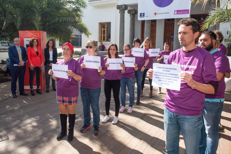 Los Puntos Violetas de Gran Canaria han atendido a 16 mujeres y 8 menores víctimas de violencia sexual en fiestas multitudinarias