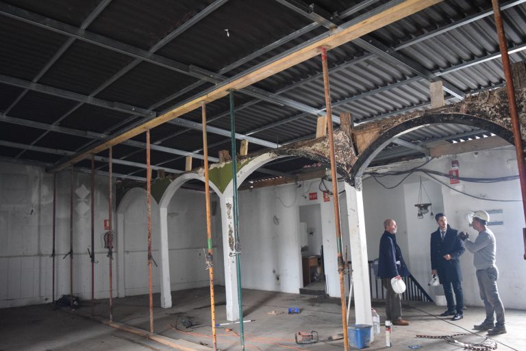 El Ayuntamiento de La Laguna concluye “en tiempo récord” la instalación de la cubierta del Ateneo