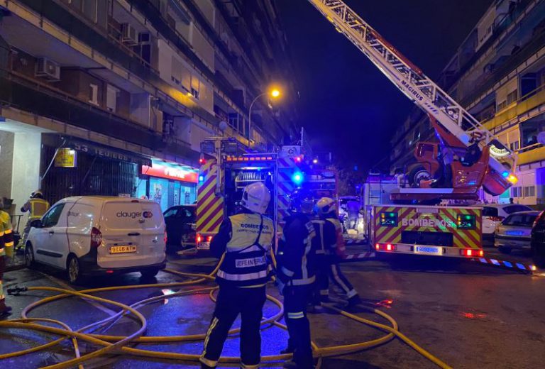 Un niño rescata a sus dos hermanos en un incendio en Madrid con más de 30 atendidos