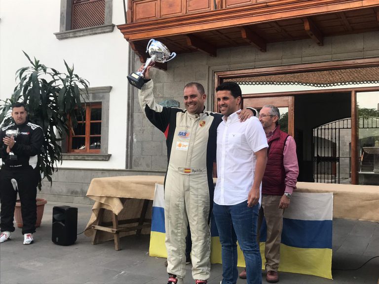 Iván Armas con el Porsche 911 GT3 lució su corona en la Subida de San Bartolomé
