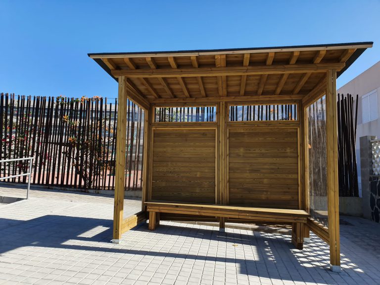 Agaete inaugura una nueva marquesina de transporte público