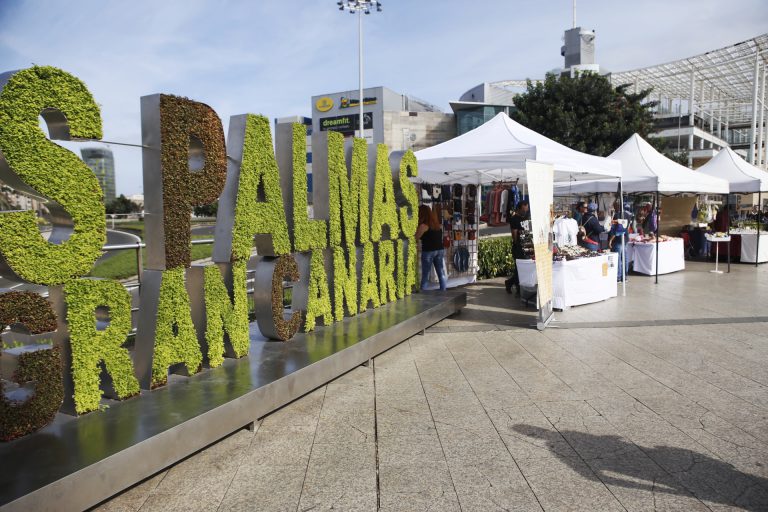 El Ayuntamiento impulsa un Mercadillo de Artesanía canaria para cruceros en el Parque de Santa Catalina