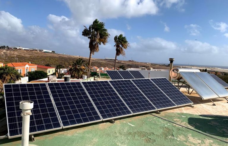 El Cabildo subvencionará por segundo año a las familias de Gran Canaria que instalen placas solares tras el éxito de la primera experiencia