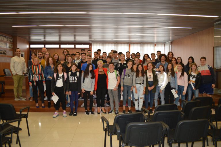 Jóvenes del IES Carrizal ocupan los sillones del pleno municipal para pedir un municipio más limpio y con mayor oferta juvenil 