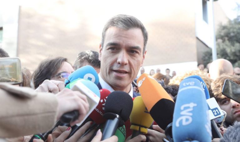 Sánchez garantiza ante los empresarios “disciplina fiscal” y confía en que en las “próximas semanas” haya Gobierno
