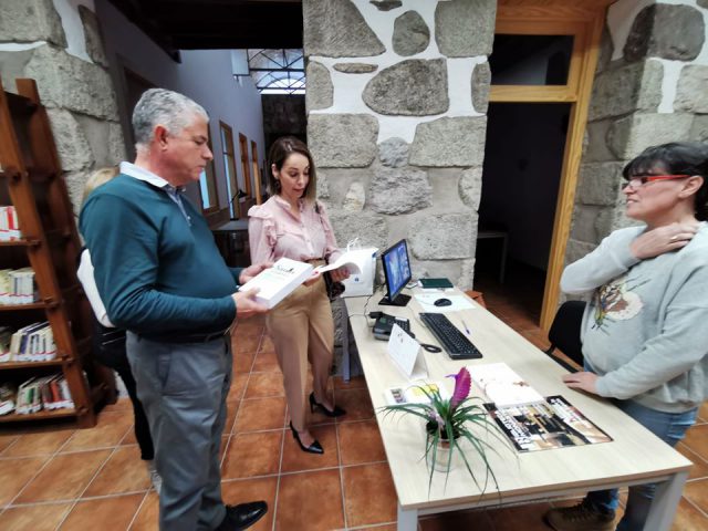 visita Consejera Cultura a la Biblioteca