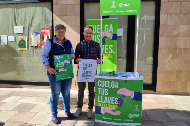 El Cabildo desarrolla una campaña de fomento del uso del transporte público 25 301119 Cuelga tus llaves Coge la guagua Mariano H Zapata y Noelia García