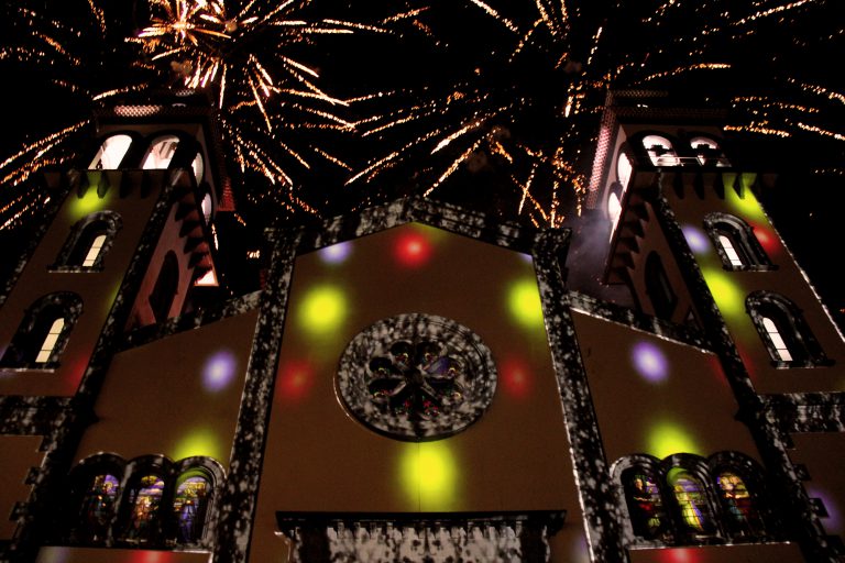 Miles de personas dieron la bienvenida a la Navidad en la Villa de Moya