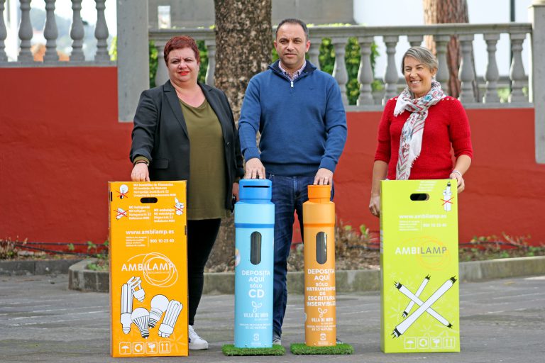 El Ayuntamiento de la Villa de Moya promueve el reciclaje de los CD y material de escritura inservible