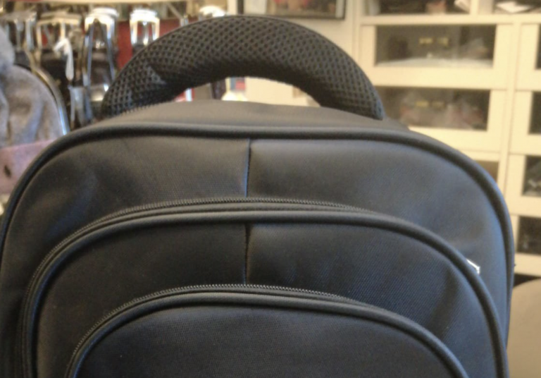 Una estudiante catalán pide ayuda en Twitter para encontrar su mochila robada con todos sus apuntes