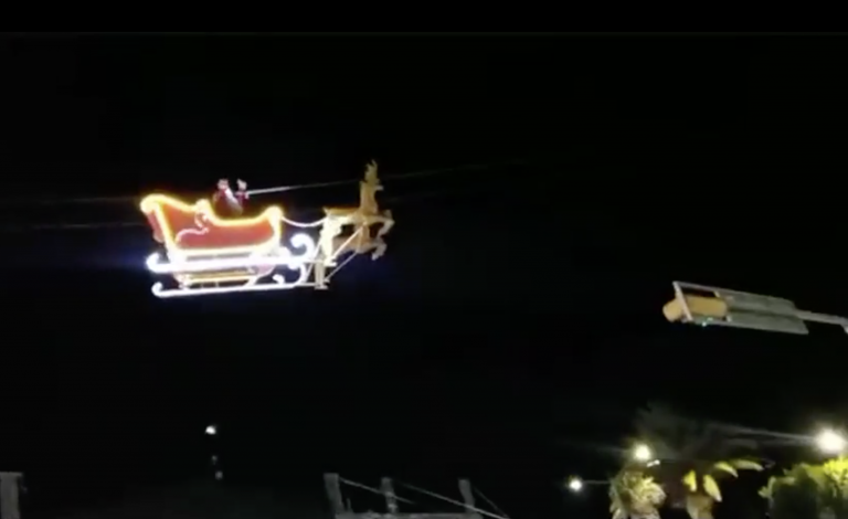 La accidentada llegada de Papá Nöel: estrelló su trineo contra la fachada de un edificio