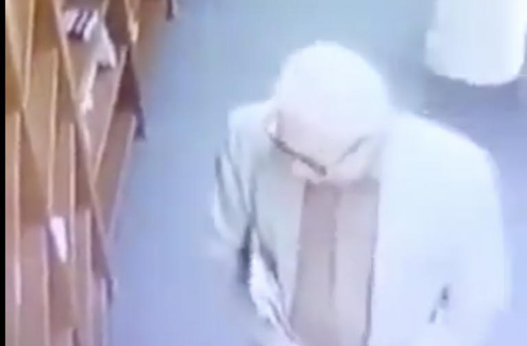 Pillan al embajador de México en Argentina robando en una librería del país