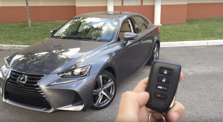 Un hombre muere atropellado por el coche que iba a comprar