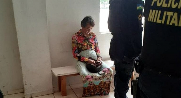 Arrestado por disfrazarse de su madre de 60 años y hacer el examen práctico de conducir por ella