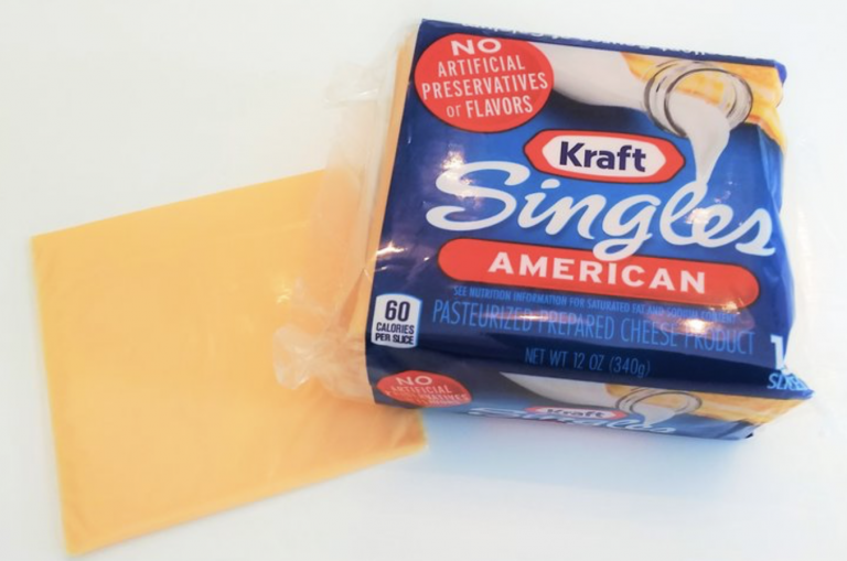 Tres detenidos tras cubrir una casa y dos coches con cientos de lonchas de tranchetes