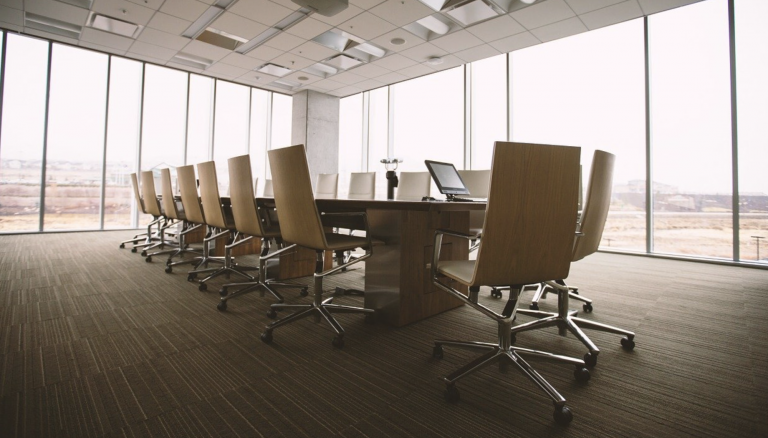 La cifra de negocios empresarial moderó su ritmo de ascenso al 2,1% en octubre