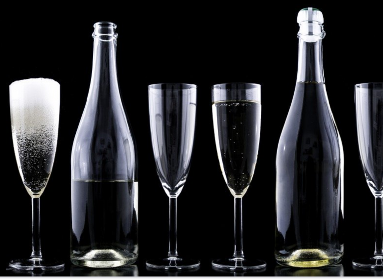 Los mejores y más económicos cavas para brindar por el nuevo año, según la OCU