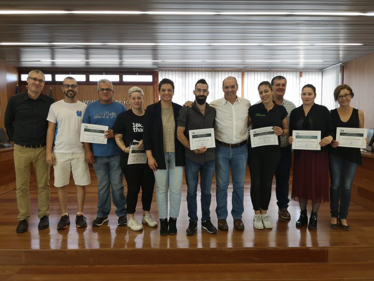 Personas emprendedoras del municipio reciben las ayudas de los proyectos destinados a fomentar el empleo estable