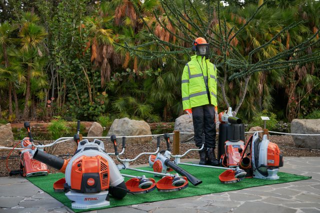 Ejemplo de nuevo uniforme y maquinaria