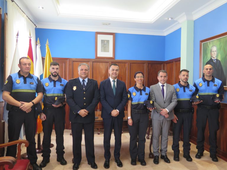 Nuria Esther Navarro Hernández tomó posesión de su cargo como Policía Local, la primera en la historia de Santa María de Guía