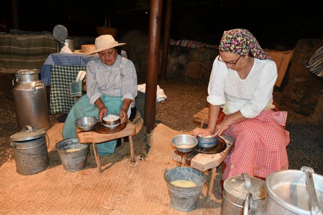 Elaboración de queso en Belén Viviente de Veneguera