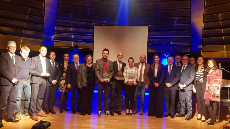 El consejero insular de Turismo entrega el premio del CIT Puerto de la Cruz a Visión Azul