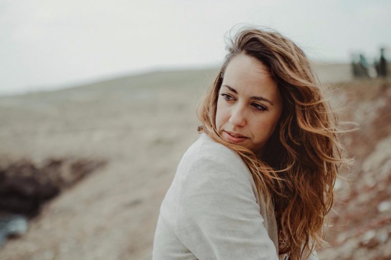 La cantautora Rocío Ruano ocupa el escenario de la Casa-Museo León y Castillo