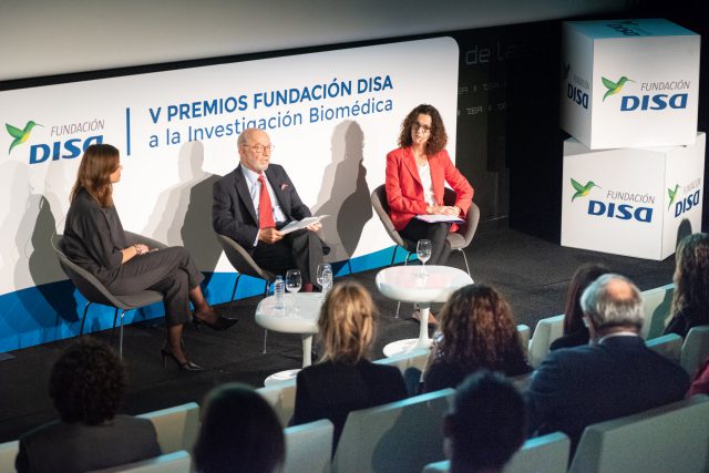 Sara Mateos directora de la Fundación DISA Raimundo Baroja presidente de la Fundación DISA y Susana Cantero directora del Área de Salud de Tenerife