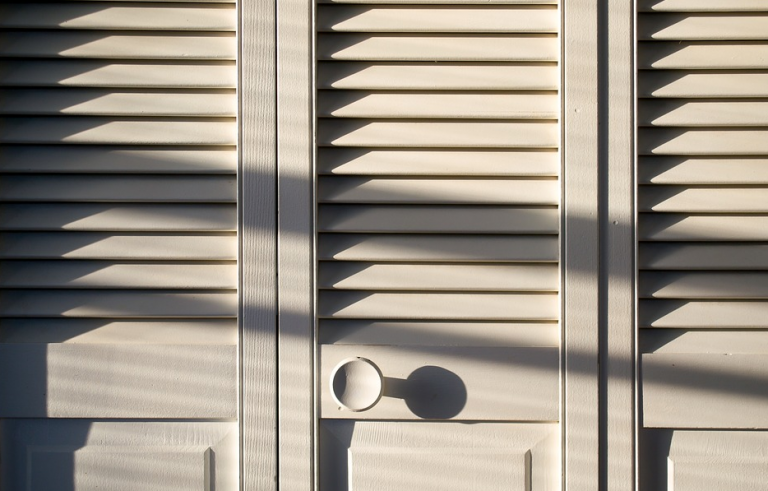 Encuentran con vida a un joven desaparecido durante dos años en el interior de un armario en Alemania