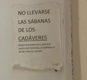 Un hospital pide "no llevarse las sábanas de los cadáveres" 14 cartel cadaveres cordoba.jpg 702060811
