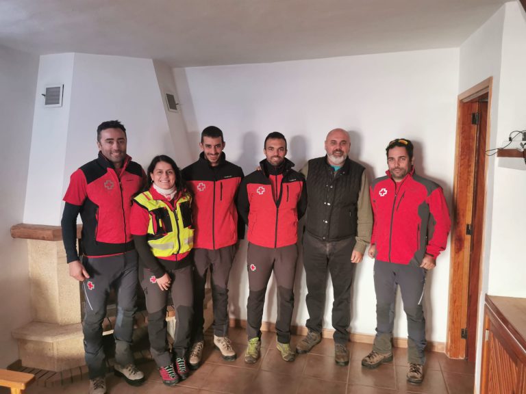 El director insular de Seguridad visita la dotación de Cruz Roja en el Parque Nacional del Teide