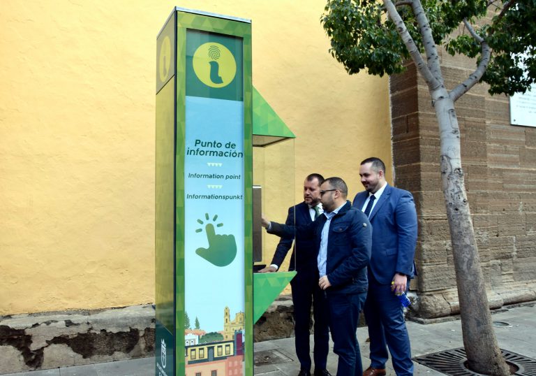 Gáldar estrena la ‘neocabina’ como punto de información turística y ciudadana