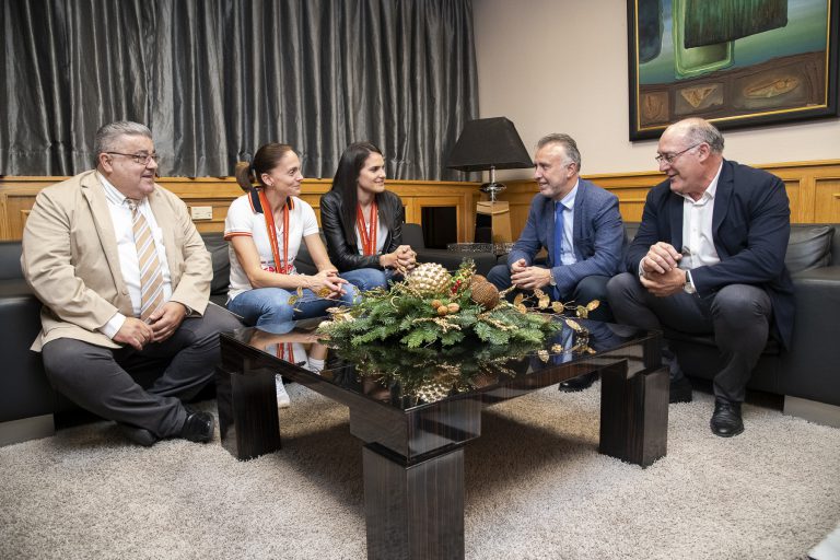 Ángel Víctor Torres: “Silvia, Almudena y María han hecho historia y tienen mucho futuro en el balonmano que da nuestra tierra”