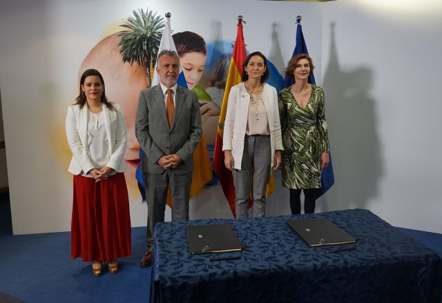 El Gobierno de Canarias y el Ministerio de Turismo firman el convenio para paliar el efecto de la crisis de Thomas Cook 1 gc firma avt maroto1