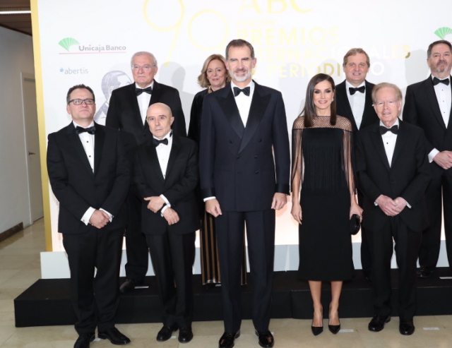 La reina Letizia sorprende con dos 'looks' en apenas hora y media 2 letizia casa real abc