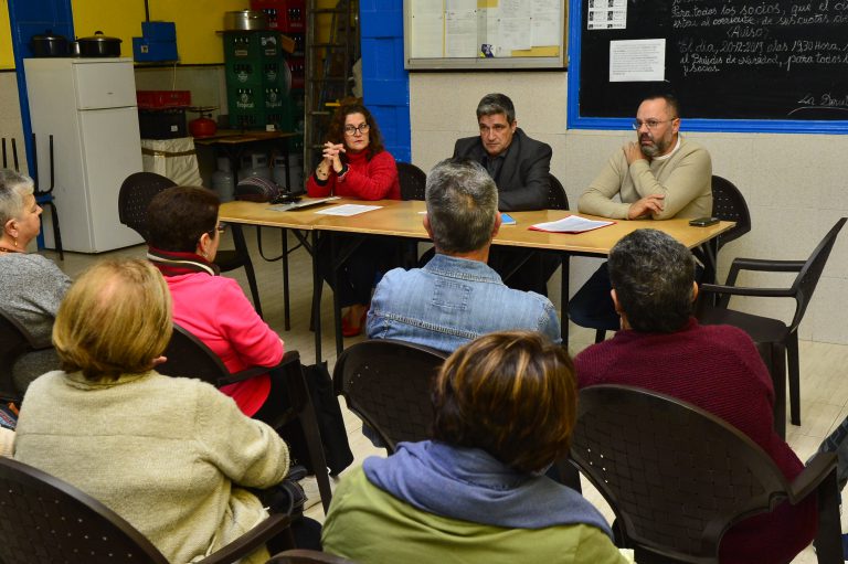 El Ayuntamiento informa a los vecinos del proyecto de rehabilitación de más de 700 viviendas en La Vega de San José