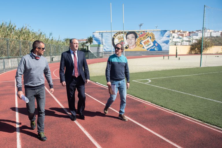 Castellano visita las instalaciones deportivas de Arucas y muestra su predisposición a iniciar las obras de mejora en 2020