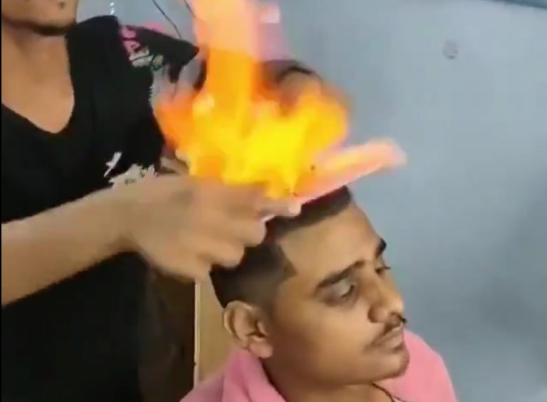 ¡Qué corte!: un peluquero 'rapa' a sus clientes utilizando fuego
